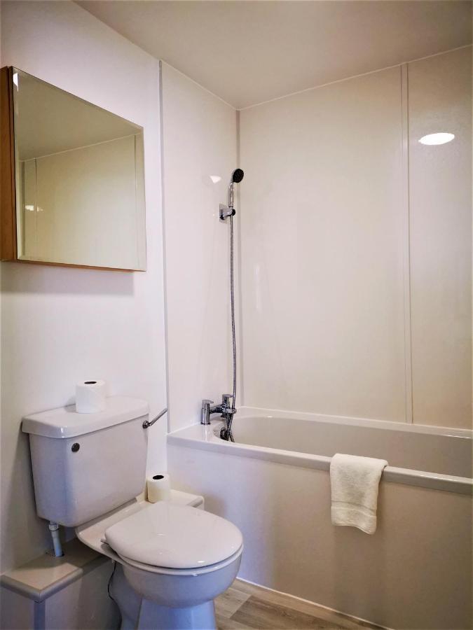 Marina Living With Parking, Balcony, Quiet And Secure Apartment Brighton Exterior photo